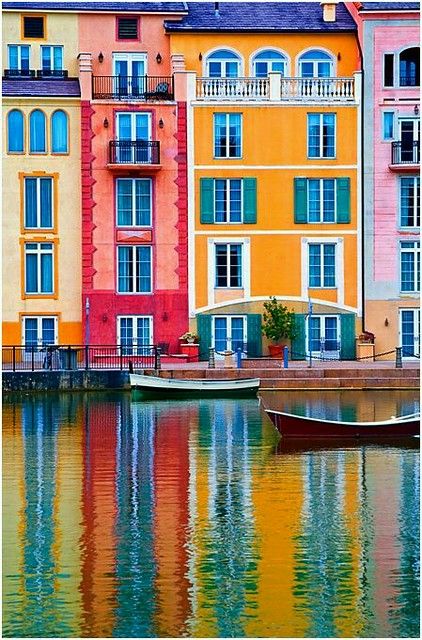 Portofino Italy, Colorful Places, Colourful Buildings, Urban Sketching, Beautiful Places To Travel, Travel Goals, World Of Color, Travel Bucket List, Travel Bucket