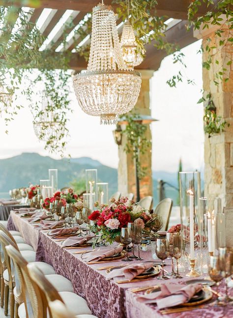 Wedding Centerpieces Elegant Romantic, Luxury Weddings Reception, Elegant Wedding Centerpiece, Wedding Reception Fun, Malibu Wedding, Rose Wedding Bouquet, Elegant Chandeliers, Wedding Elegant, Romantic Decor