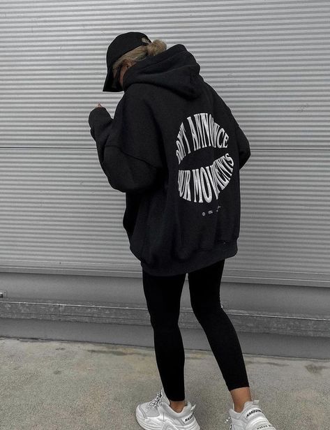 fits Hoodie Photography, Oversized Hoodie Outfit, Hairstyles Tiktok, Aesthetic Gardening, Shoes Inspiration, Hairstyles Aesthetic, Fashion Hairstyles, Food Fashion, Hoodie Outfit