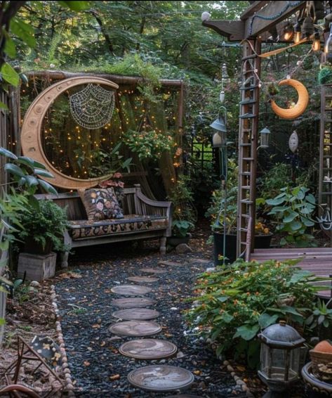 Witchy Garden, Halloween Decor Diy, Goth Garden, Upcycle Garden, Gothic Garden, Witch Garden, Moon Garden, Magical Garden, Dream Backyard