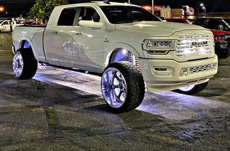 Chrome Rims Trucks, Modified Trucks, Dodge Diesel Trucks, Dodge Pickup Trucks, Nice Trucks, Dodge Diesel, Cummins Trucks, Truck Diy, Trucks Lifted Diesel