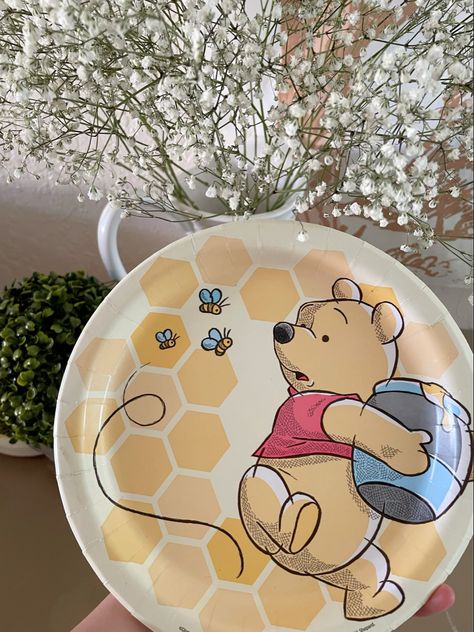 Ceramic Desert Plates, Winnie The Pooh Plate, Disney Pottery Painting, Winnie The Pooh Pottery, Disney Ceramics Ideas, Clay Painting Ideas Plates, Disney Pottery Painting Ideas, Clay Cafe Painting Ideas, Pottery Painting Ideas Mugs