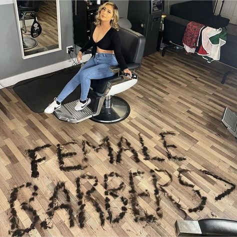 Barber Aesthetic, Female Barber, Barber Tips, Vision Board Words, Dream Salon, Barber Accessories, Girl Haircuts, Prayer Board, Barber Life