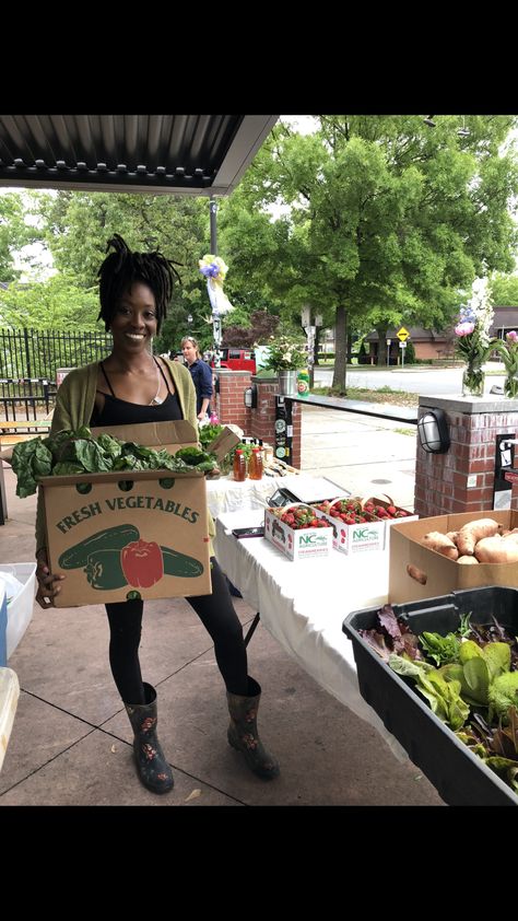 Young black female farmer incorporates a social cause into what she does on the land.  @sagaresseed IG Black Farmers Market, Black Women Farmers, Rich Farmer Aesthetic, Black Women Gardeners, Black Farmer Girl, Black Gardener Aesthetic, Black Farmer Girl Aesthetic, Black Farmer Aesthetic, Farmers Wife Aesthetic