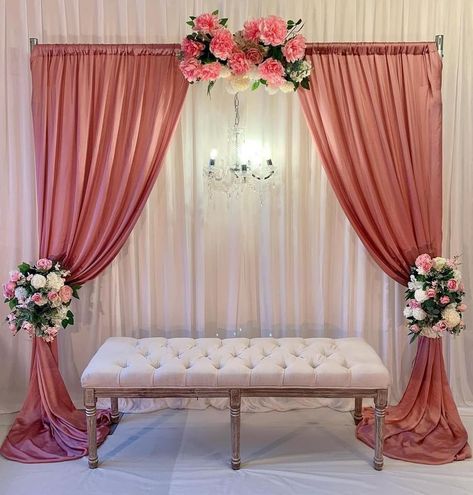 Engagement Stage Decoration, Nikah Decor, Mehendi Decor Ideas, Simple Stage Decorations, Wedding Background Decoration, Simple Wedding Decorations, Wedding Decoration Ideas, Diy Wedding Backdrop, Ganpati Decoration Design