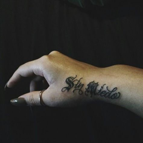 Chula Tattoo, Tmc Tattoo, Chicano Tattoos For Women, Chicana Tattoos For Women, Chola Tattoo Ideas, Chicano Tattoos Lettering, Side Hand Tattoos, Art Chicano, Chicano Tattoos Sleeve