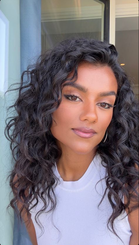 Simone Ashley 2023 Indian Hair Cuts, Kate Sharma, Curly Cut, Simone Ashley, Curly Lob, Longer Pixie Haircut, Long Bob, Indian Hairstyles, Messy Hairstyles