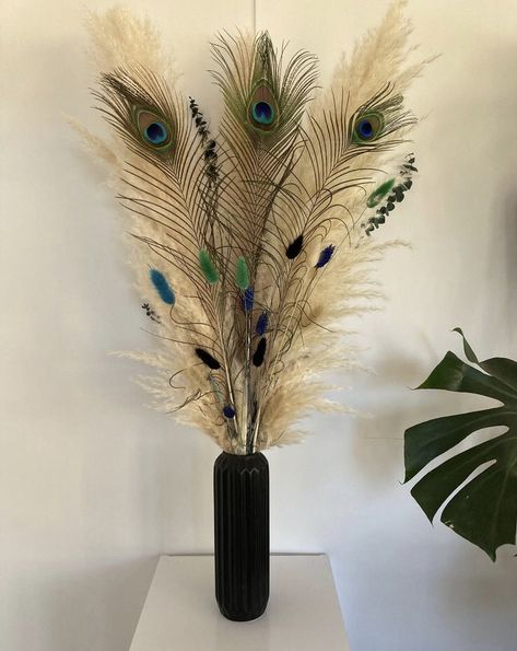 Peacock Feathers In Vase Decor, Peacock Feather Interior Home Decor, Peacock Feathers Decorations, Peacock Feathers Decorations Home Decor, Peacock Decorating Ideas, Bouquet With Peacock Feathers, Peacock Room Decor, Peacock Feather Decor, Pampas Bouquet