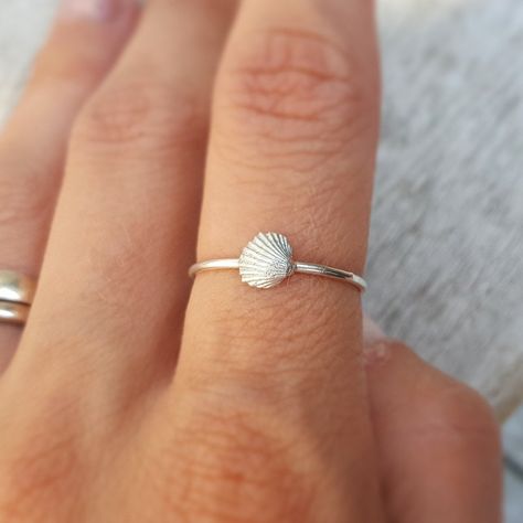 Beach Jewellery, Costume Jewelry Rings, Seashell Jewelry, Shell Ring, Mia 3, Ring Hand, Hammered Sterling Silver, Shell Jewelry, Jewelry For Her