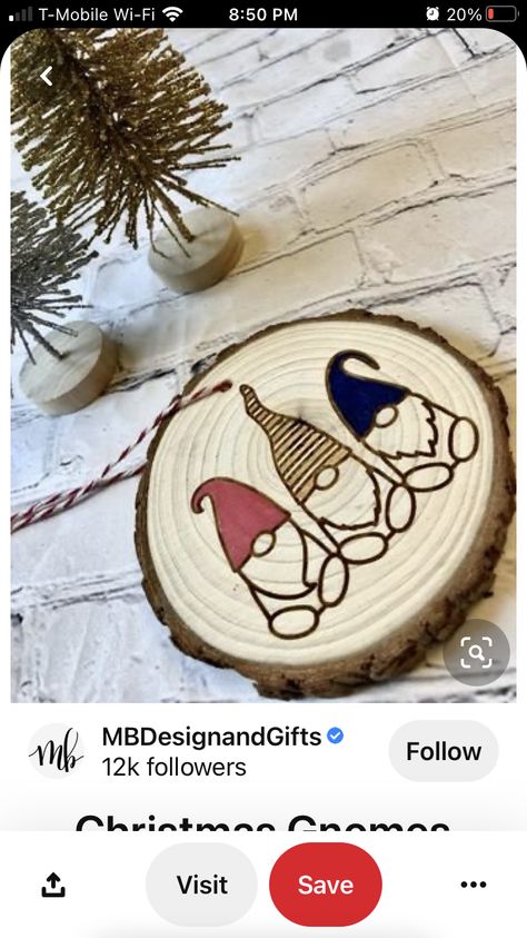 Gnomes Wood, Wood Slice Christmas, Painted Hats, Wood Burning Crafts, Wood Disc, Gnome Christmas, Christmas Wood Crafts, Wood Burning Art, Wood Christmas Ornaments