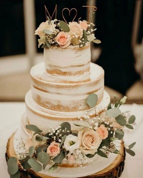 Arbor Flowers, Vintage Pasta, Tafel Decor, Wedding Cake Rustic, Wedding Cakes With Cupcakes, Rooftop Wedding, Wedding Cakes Vintage, Elegant Wedding Cakes