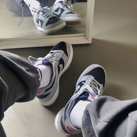 Nike Dunk Low College Navy, Nike Dunk Outfit, Nike Dunk Low Sp, Pretty Shoes Sneakers, All Nike Shoes, Shoes Outfit Fashion, Nike Air Shoes, Cute Nike Shoes, Hype Shoes