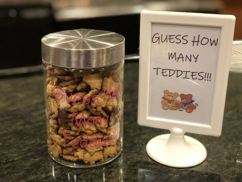 How Many Bears Are In The Jar, Guess How Many Teddy Grahams In A Jar, Guess How Many Baby Shower Game, Jar Games, Minecraft Party Decorations, Candy Guessing Game, Teddy Grahams, Bear Picnic, Baby Shower Theme Decorations