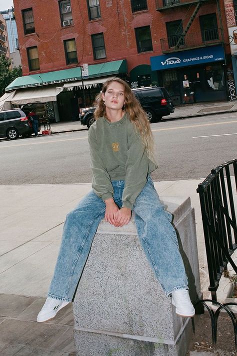 Colorado Springs Washed Crew Neck Sweatshirt | Urban Outfitters Looks Pinterest, Cut Sweatshirts, Sweatshirt Outfit, How To Pose, Back To School Outfits, Urban Outfits, Casual Fall Outfits, Looks Style, Colorado Springs