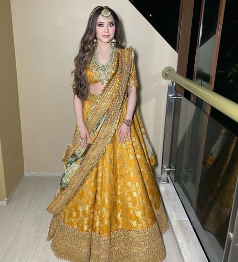 Samaira Sandhu on Instagram: “Brides sister @hinakshikapoor Makeup @samairasandhu Outfit @sabyasachiofficial Jewellery @madanjewelers Hair @hairbydablu Assisted…” Brides Sister, Latest Bridal Lehenga, Half Saree Lehenga, Sabyasachi Lehenga, Yellow Lehenga, Wedding Lehenga Designs, Lehenga Designs Simple, Indian Bridal Outfits, Lehenga Designs