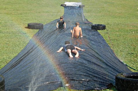 Sunday Funday on a Saturday: Red neck slip and slide going into the dip! Need large tarp, dish soap, hose, water, weight. Party Games Adults, Homemade Slip And Slide, Games Adults, Backyard Party Games, Slip N Slide, Outdoor Play Area, Adult Party Games, Water Party, Water Weight