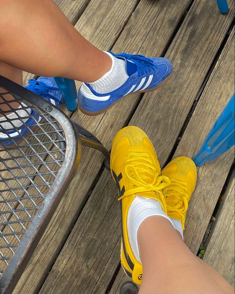 Adidas Samba Yellow, Yellow Sambas, Samba Colors, Yellow Samba, Yellow Adidas Shoes, Trip Fits, Tiger Shoes, Adidas Yellow, Samba Outfit