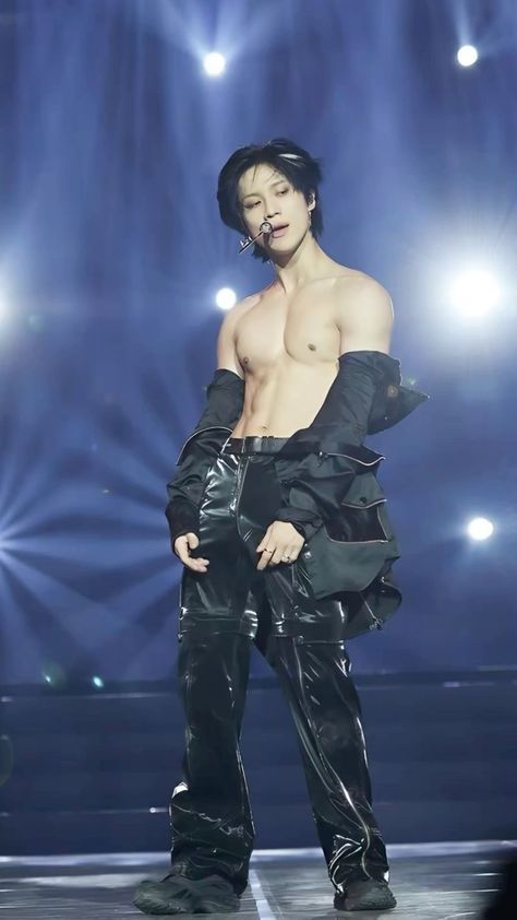 Taemin Shirtless Shinee, Taemin Guilty Wallpaper, Taemin Thirsty, Taemin Shinee Wallpaper, Hot Kpop Idols, Guilty Taemin, Taemin Wallpapers, Taemin Guilty, Taemin Ace