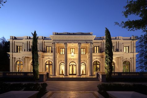 california mansions | The lovely Palais des Anges in Beverly Hills, California American Mansions, Beverly Hills Mansion, Mega Mansions, Expensive Houses, Mansions Luxury, Salou, Romantic Homes, Classical Architecture, Design Case