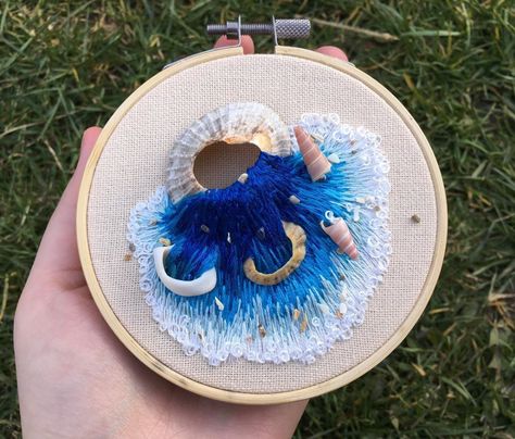 Unique Embroidery Ideas, Seashells Embroidery Designs, Embroidery Theme, Sea Shell Art, Needle Painting, Crewel Embroidery Patterns, Nautical Crafts, New Embroidery Designs, New Embroidery