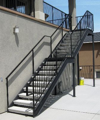 Outside Metal Stairs Ideas, Stairs Metal Design, Outdoor Steel Stairs, Metal Stairs Outdoor, Stairs Design Outdoor, Exterior Stairs Design, Outdoor Stairs Design, Outdoor Stairs Ideas, Outside Stairs Design