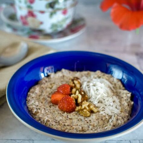 Keto Coconut Porridge - Keto & Low Carb Vegetarian Recipes Flour Porridge, Coconut Breakfast, Flaxseed Flour, Coconut Porridge, High Fiber Breakfast, Spirulina Smoothie, Cheesecake Smoothie, Breakfast Keto, Desiccated Coconut