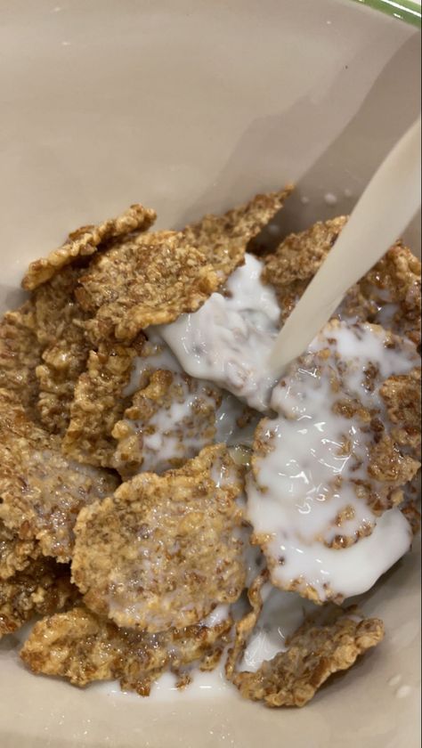 Crunchy honey and almond fitness cereal with cold lactose free milk! Granola And Milk, How To Pack Cereal And Milk For Lunch, Milk And Cereal, Cereal Milk Coffee, Cereal With Milk, Nature's Cereal Aesthetic, Nature's Cereal, Lactose Free Milk, Best Swimsuits