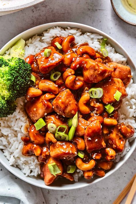 Pineapple Cashew Chicken, Asian Cashew Chicken, Easy Cashew Chicken, Cashew Chicken Stir Fry, Toasted Cashews, Chicken Cashew Stir Fry, Cashew Chicken Recipe, Bowl Meals, Healthy Asian Recipes