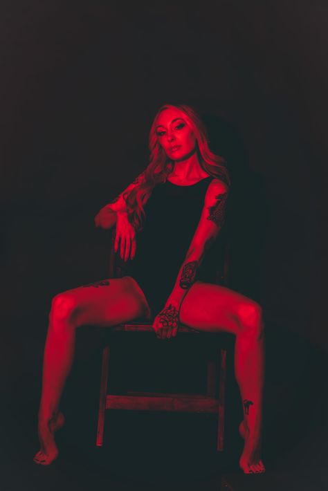 Blonde woman with tattoos in red and black photograph with black bodysuit. Boudoir posing with high contrast. Gel Photography, Neon Photoshoot, Boudiour Poses, Headshots Portraits, Bouidor Photography, Tattoo Photography, Photography Posing Guide, Photoshoot Concept, Photography Poses Women