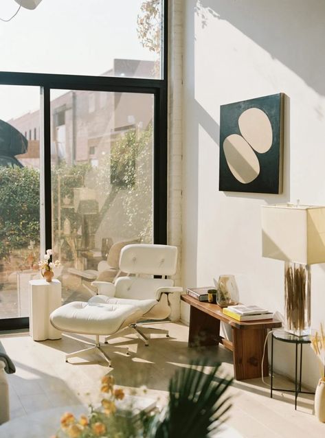 Ten timeless mid-century modern interiors Knoll Furniture, 1960s House, Moore House, Eames House, Guest Bedroom Design, Classic Furniture Design, Eichler Homes, Mid Century Modern Interiors, Asian Design