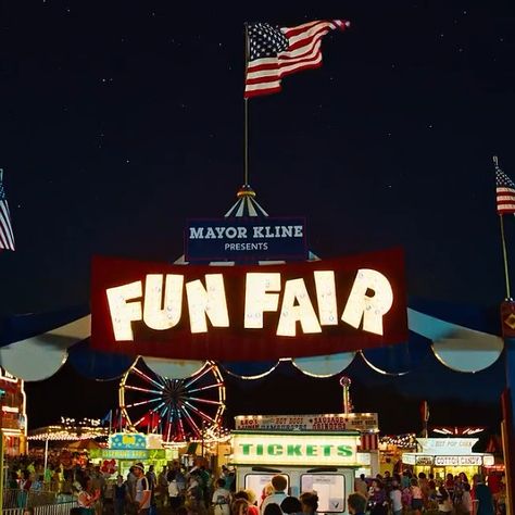 Stranger Things Screencaps, 1980s Aesthetic, Colorful Apartment, Stranger Things Season 3, Stranger Things 3, 80s Vibes, 80s Aesthetic, Stranger Things Aesthetic, Fun Fair