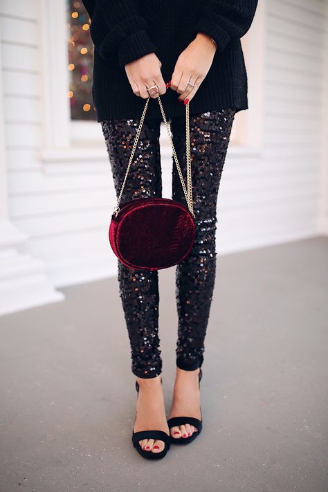 Sequin Leggings Holiday Outfit Silver Leggings Outfit, Black Sequin Pants Outfit, Sequins Leggings Outfit, Sequins Pants Outfit, Watch Chanel, Black Sequin Pants, Outfits Leggings, Velvet Handbag, Southern Curls And Pearls