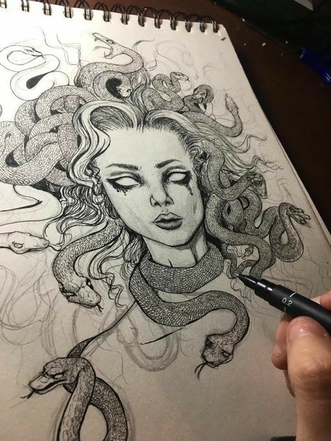 Medusa Drawing Sketches, Dragon Art Drawing, Mythology Drawings, Medusa Sketch, Medusa Portrait, Medusa Painting, Medusa Artwork, Medusa Drawing, Drawing Activity