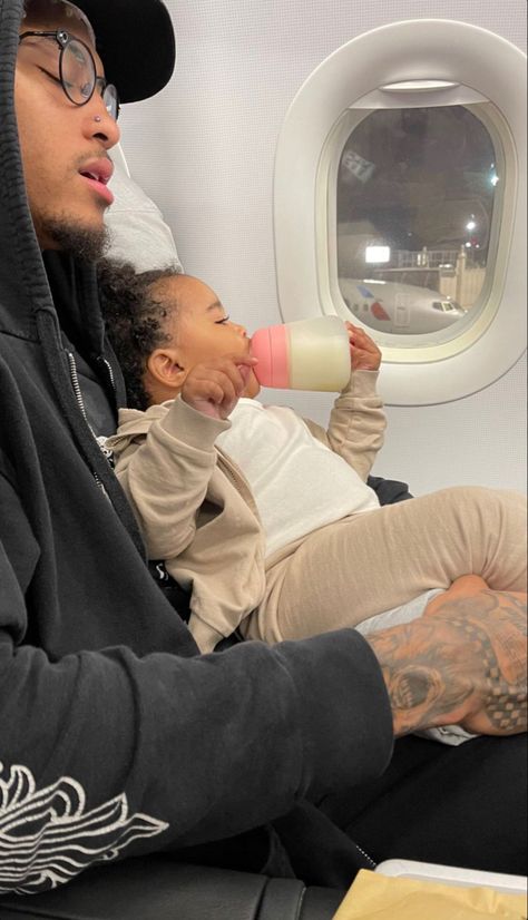 Kelly Oubre Jr Girlfriend, Kelly Oubre Jr, Kelly Oubre, Basketball Players Nba, Basketball Is Life, Hubba Hubba, Black Fathers, Jayson Tatum, Junior Fashion