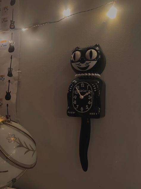 Kitty Cat Clock, Ollie Aesthetic, Kit Kat Clock, Clock Room, Kit Cat Clock, Cat Clock, Kit Kat, Cat Aesthetic, Vintage Clock