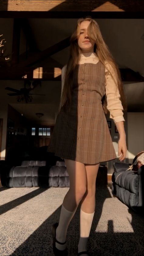 Autumn Pinafore Outfit, Pinafore Dress Aesthetic, 90s Pinafore Outfit, Dark Academia Pinafore Outfit, How To Style A Pinafore Dress, Pinafore Aesthetic, Preppy Brown Outfit, Dark Academia Pajamas, Pinafore Dress Outfit Winter