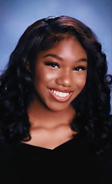 senior portrait | pretty black girl 🤍 Good School Pictures Yearbook, High School Headshots, Senior Portrait Black Women, Senior Picture Makeup Black Women, Senior Portrait Makeup Ideas, Graduation Portraits High School, Senior Portraits Girl Yearbook, Senior Portraits Girl Black, Senior Portraits Black Women