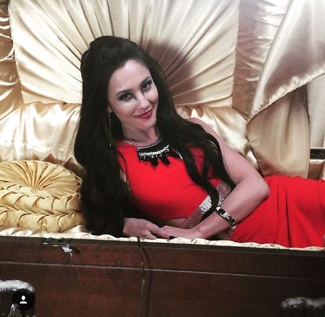 “Camille in her Casket @kaitdubz #BTS #Shadowhunters Episode 13 #MorningStar  Via @Lucescu” Camille Belcourt, Shadowhunters Cast, Shadowhunter Chronicles, Shadow Hunters, New Photos, Tv News, Shadowhunters, On Set, Tv Series