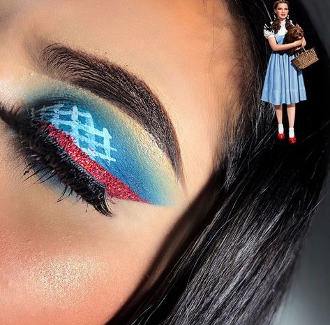 Wizard Of Oz Witch Makeup, Dorthy Wizard Of Oz Makeup Look, Glinda Makeup Wizard Of Oz, Wizard Of Oz Makeup Ideas, Dorothy Makeup Wizard Of Oz, Munchkin Makeup Wizard Of Oz, Wizard Of Oz Makeup, Dorothy Makeup, Wizard Of Oz Dorothy Costume