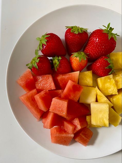 Pineapple Salad, Pineapple Fruit, Strawberry Fruit, Aerial Yoga, 2025 Vision, Fruit Art, Summer Salads, Healthy Foods, Health Problems