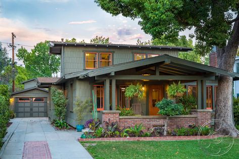 Stairs Colours, Different Types Of Houses, Porch Wood, Bungalow Exterior, Craftsman Exterior, Gable Roof, Craftsman Style Homes, Craftsman Bungalows, Green Home