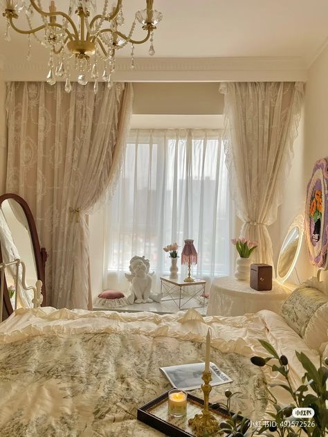 Bridgeton Bedroom Aesthetic, Vintage Romance Bedroom, French Countryside Bedroom, White Victorian Bedroom, Costal Bedroom, Princess Bedrooms, Classy Rooms, Fall Bedroom Ideas, Victorian Bedroom