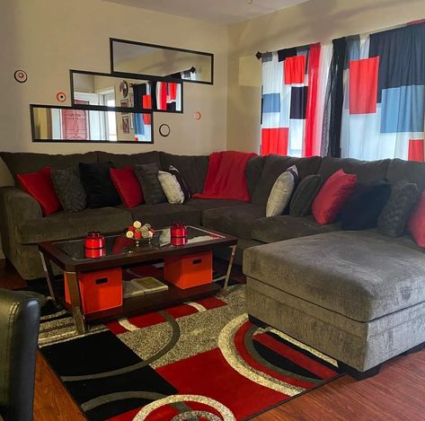 Red Black And Grey Living Room Ideas, Red Rooms Ideas, Red Black And White Living Room, Gray And Red Living Room, Red Sectional Living Room, Red And Grey Living Room, Red Apartment Decor, Red Living Room Ideas, Grey And Red Living Room