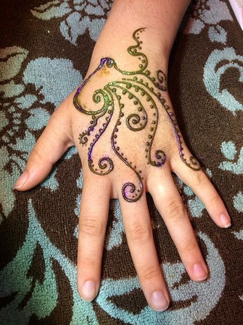 Octopus henna by "Z" Face & Body Art Henna Designs Octopus, Henna Frog Design, Octopus Henna Tattoo, Henna Designs Sea Creatures, Nordic Henna Designs, Sea Henna Designs, Pirate Henna, Henna Animal Designs, Leo Henna