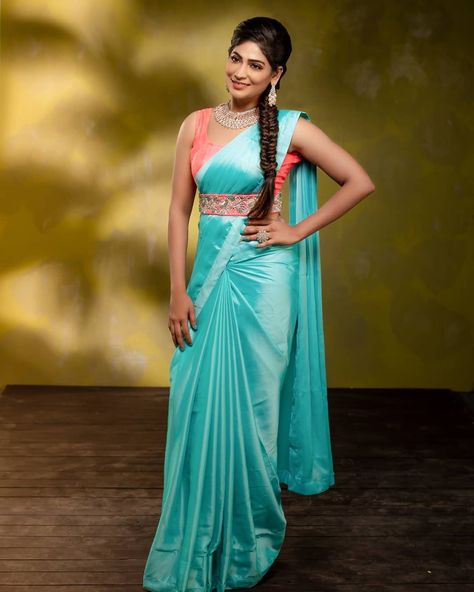 Vijayalakshmi in a bridal look in a blue color silk saree, sleeveless blouse design, necklace, hip chain and gold jewelry Silk Saree Contrast Blouse Designs, Suit Design From Saree, Sky Blue Saree Contrast Blouse, Saree Contrast Blouse Designs, Blue Saree Contrast Blouse, Contrast Blouse Designs, Silk Saree Contrast Blouse, Saree Sleeveless, Saree Contrast Blouse