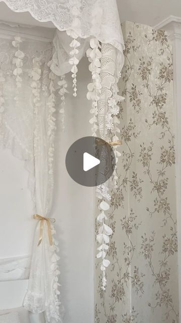 l e y l a ☽༓･*˚⁺‧͙ on Instagram: "Diy flower canopy ✧･ﾟ: *✧･ﾟ:*" Canopy Bed With Flowers, Flower Canopy Bedroom, Floral Canopy, Floral Bed Canopy, Jellyfish Bed Canopy, Mermaid Room, Diy Canopy, Dream Rooms, Diy Flowers