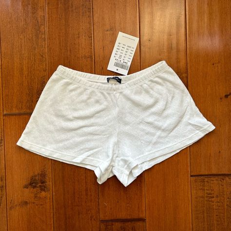 White Lounge Shorts, Vacay Packing, Heart Shorts, White Lounge, Brandy Melville Shorts, Eyelet Shorts, Pj Shorts, Pinterest Makeup, Sleep Shorts