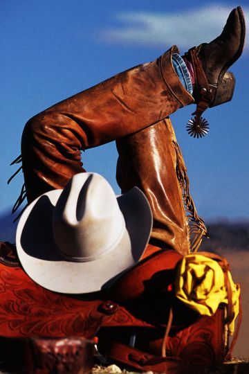 Rodeo Men, Cowboy Chaps, Arte Pulp, On The Wings Of Love, Rodeo Boots, American Cowboy, Cowboy Aesthetic, Cowboy Gear, Cowboy Girl