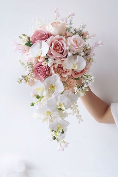 Bridal Arch Flowers, Pink Orchids Bouquet, Ramo Ideas, Cherry Blossom Bouquet, Romantic Bridal Bouquet, Orchid Bouquet Wedding, Simple Wedding Bouquets, Cascading Bouquet, Cascading Bridal Bouquets