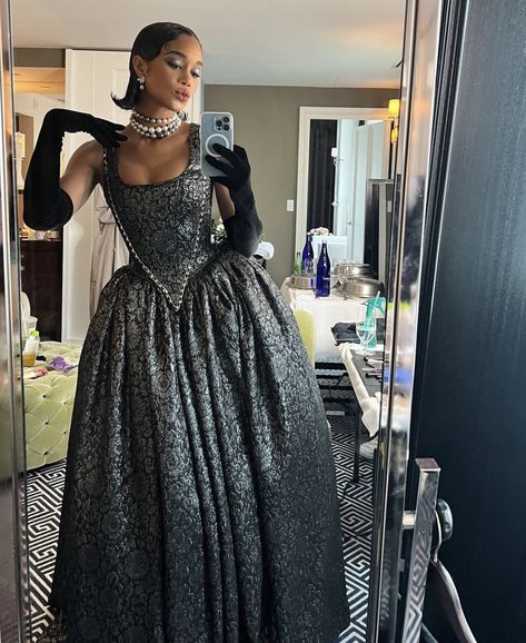 Fan Outfits, Themed Prom Dresses, Laura Harrier, Met Gala Outfits, Met Gala Dresses, Ren Fair, Theme Dress, The Met Gala, Glamour Dress